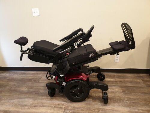 Quickie QM710 Wheelchair, Power tilt, recline, legs